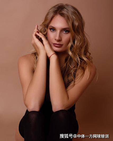 四张红牌的 四张红牌的