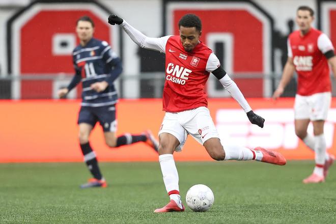 去那个绝对 去那个绝对